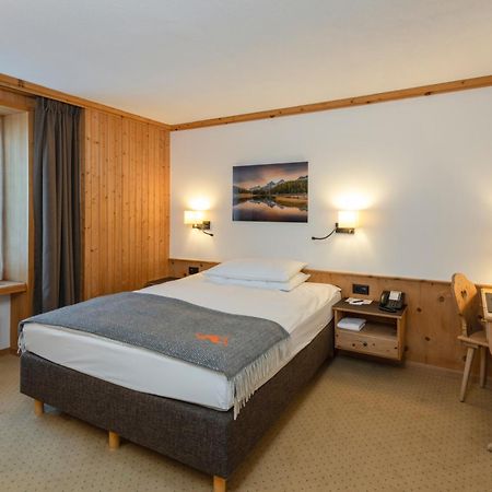 Edelweiss Swiss Quality Hotel Sils-Maria Habitación foto